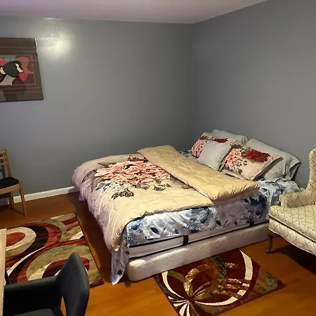 Guest House Master'S Bedroom With Private Bathroom, 6 Mins To Newark Liberty International Airport Penn Station Prudential New York It Is Central Close To Major Places